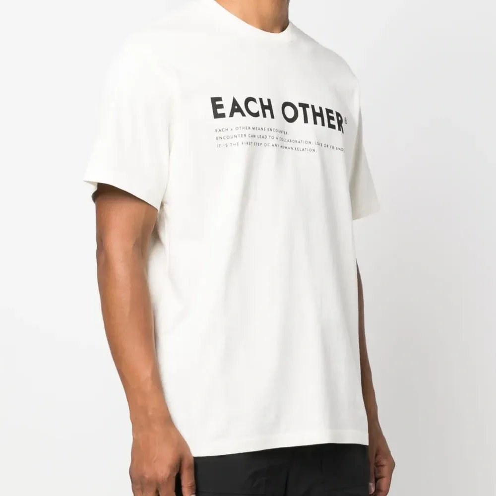 Футболка с логотипом