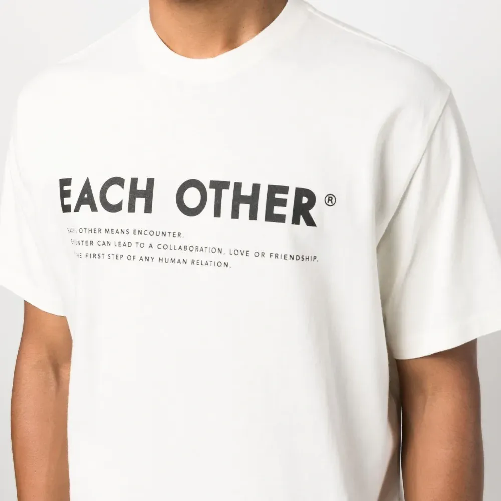 Футболка с логотипом