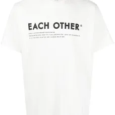 Футболка с логотипом