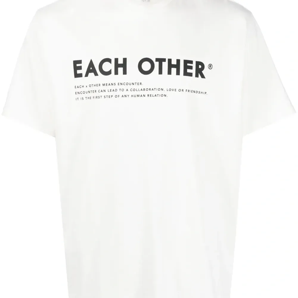 Футболка с логотипом