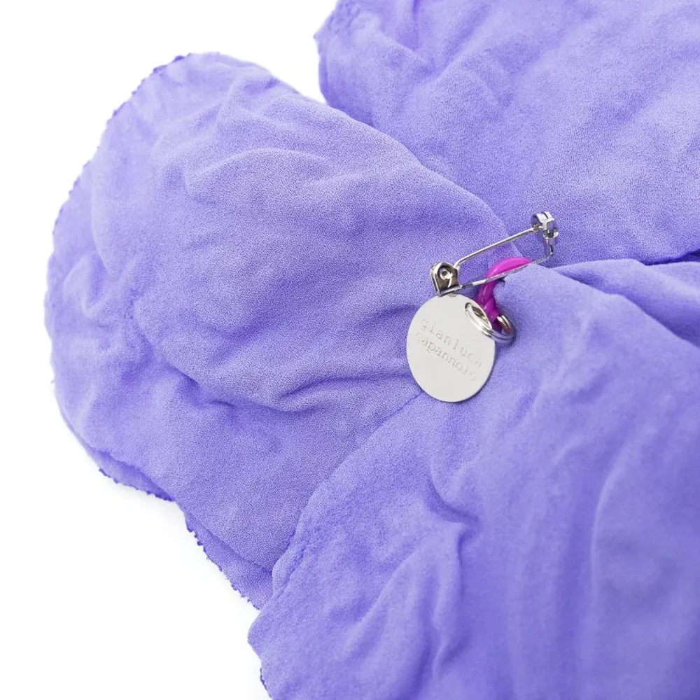 Значок Grace с подвеской-логотипом