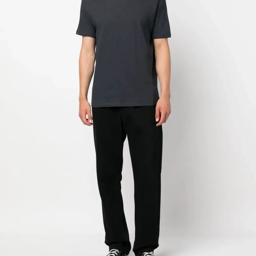 Футболка с круглым вырезом