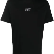 Футболка с вышитым логотипом