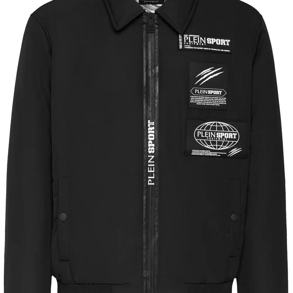 Бомбер с нашивкой-логотипом