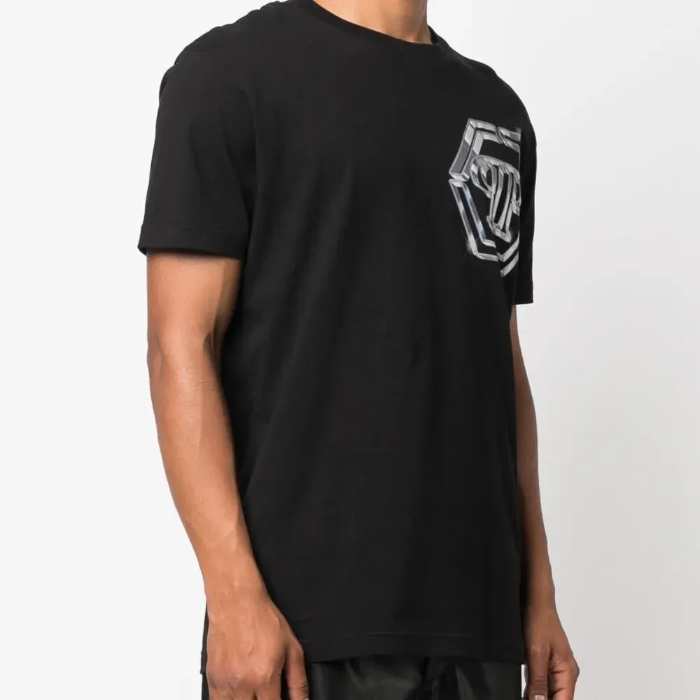 Футболка с логотипом