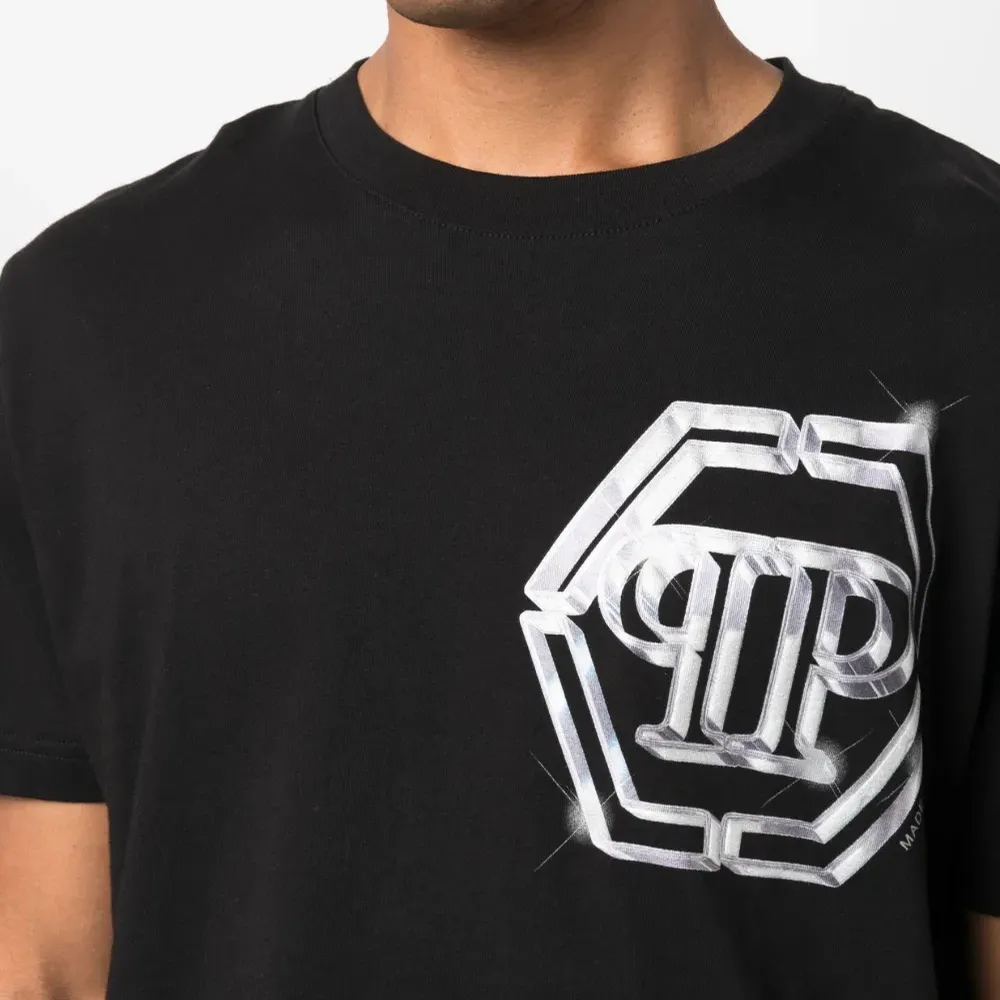 Футболка с логотипом