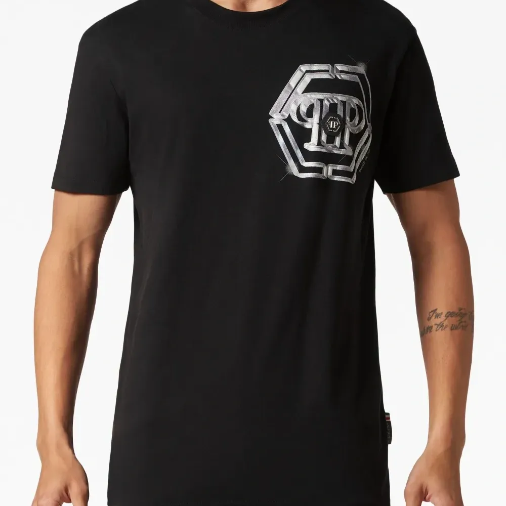 Футболка с логотипом