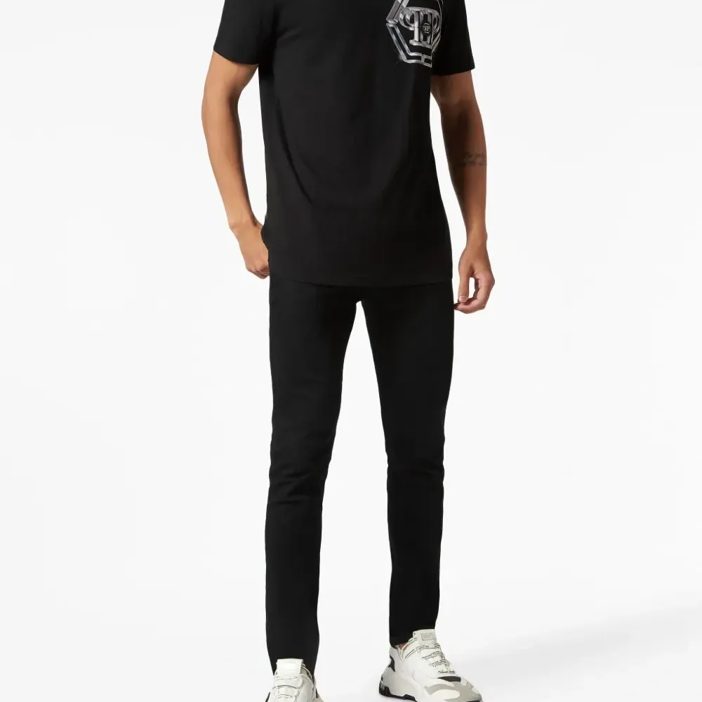 Футболка с логотипом