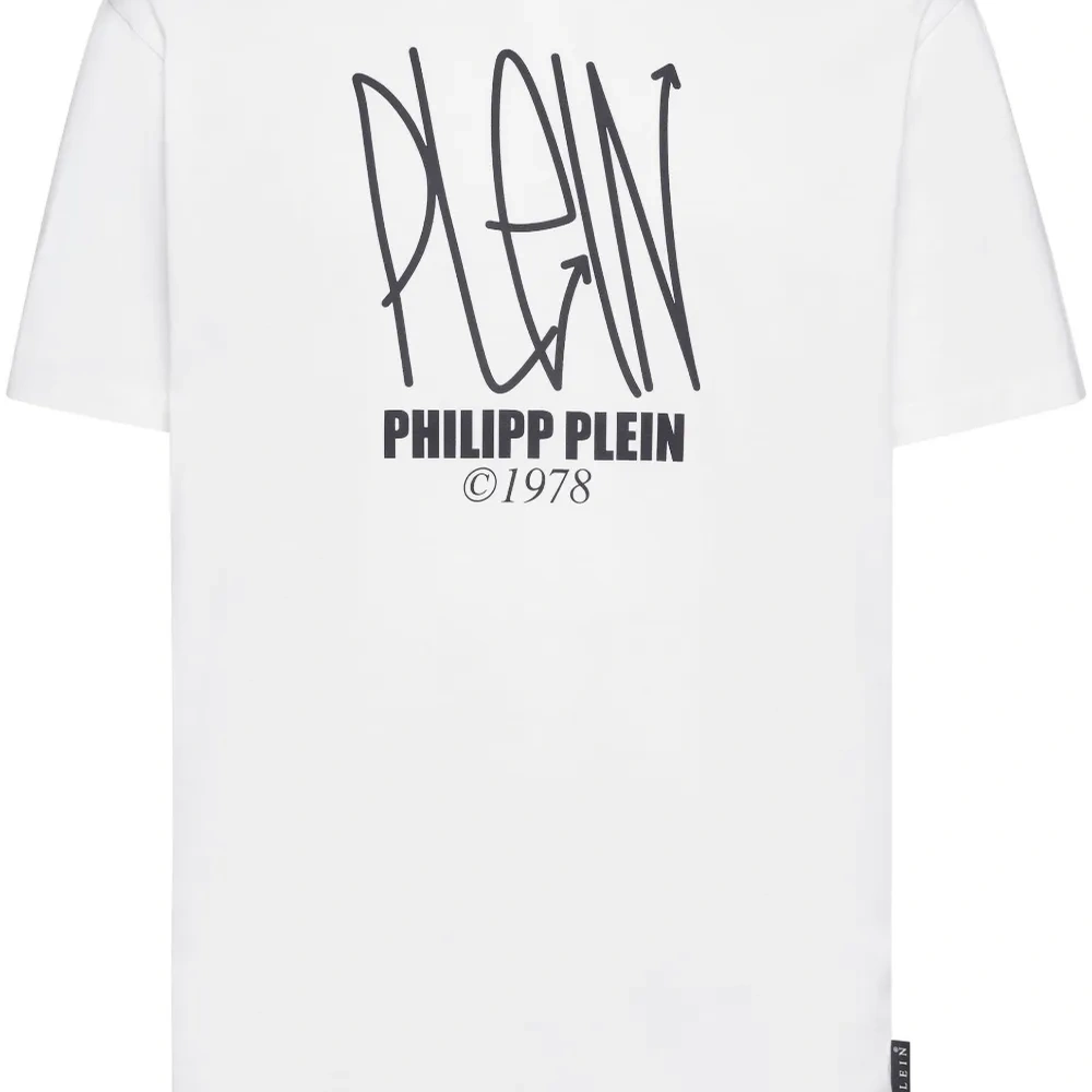 Футболка с логотипом