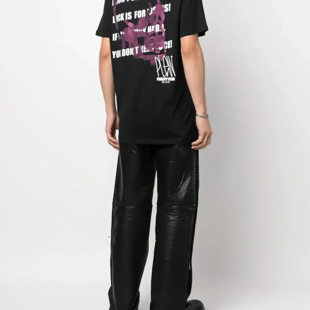 Футболка с графичным принтом