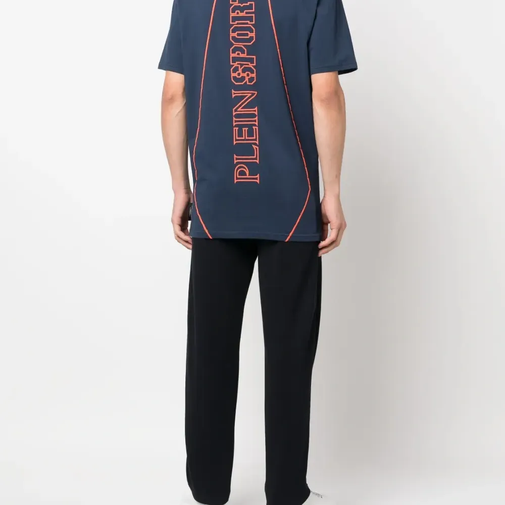 Футболка с графичным принтом