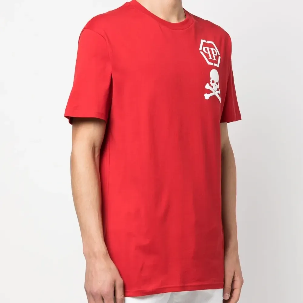 Футболка с логотипом