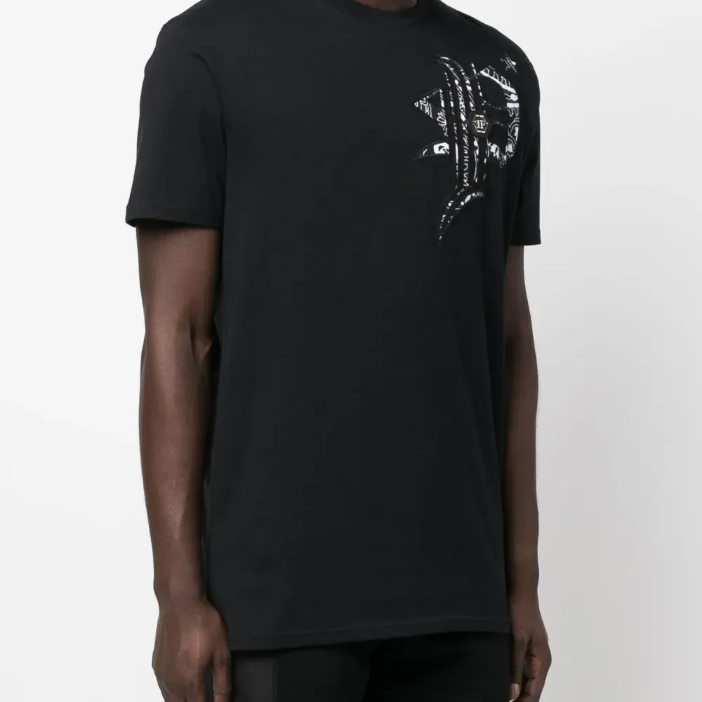 Футболка с графичным принтом