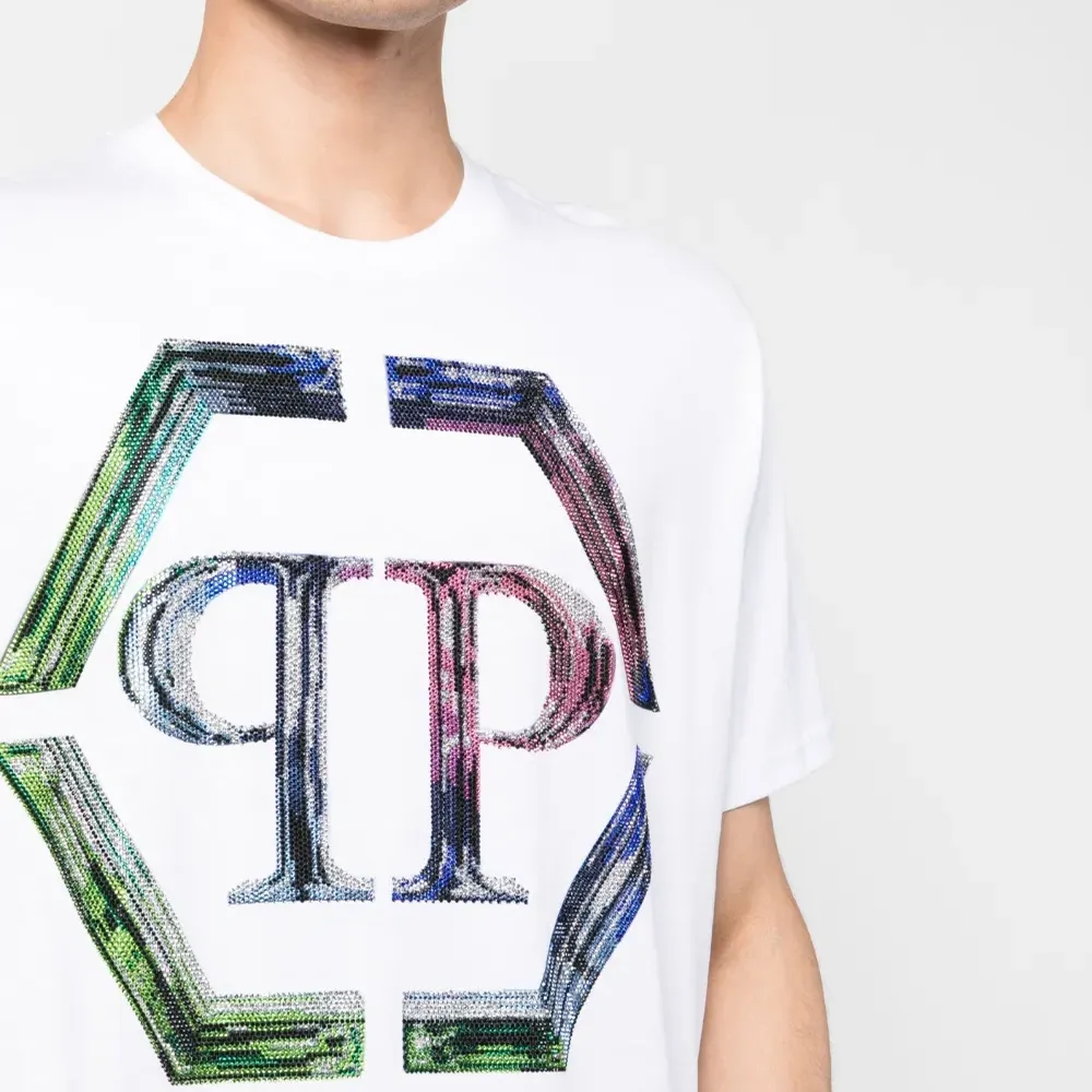 Футболка с логотипом