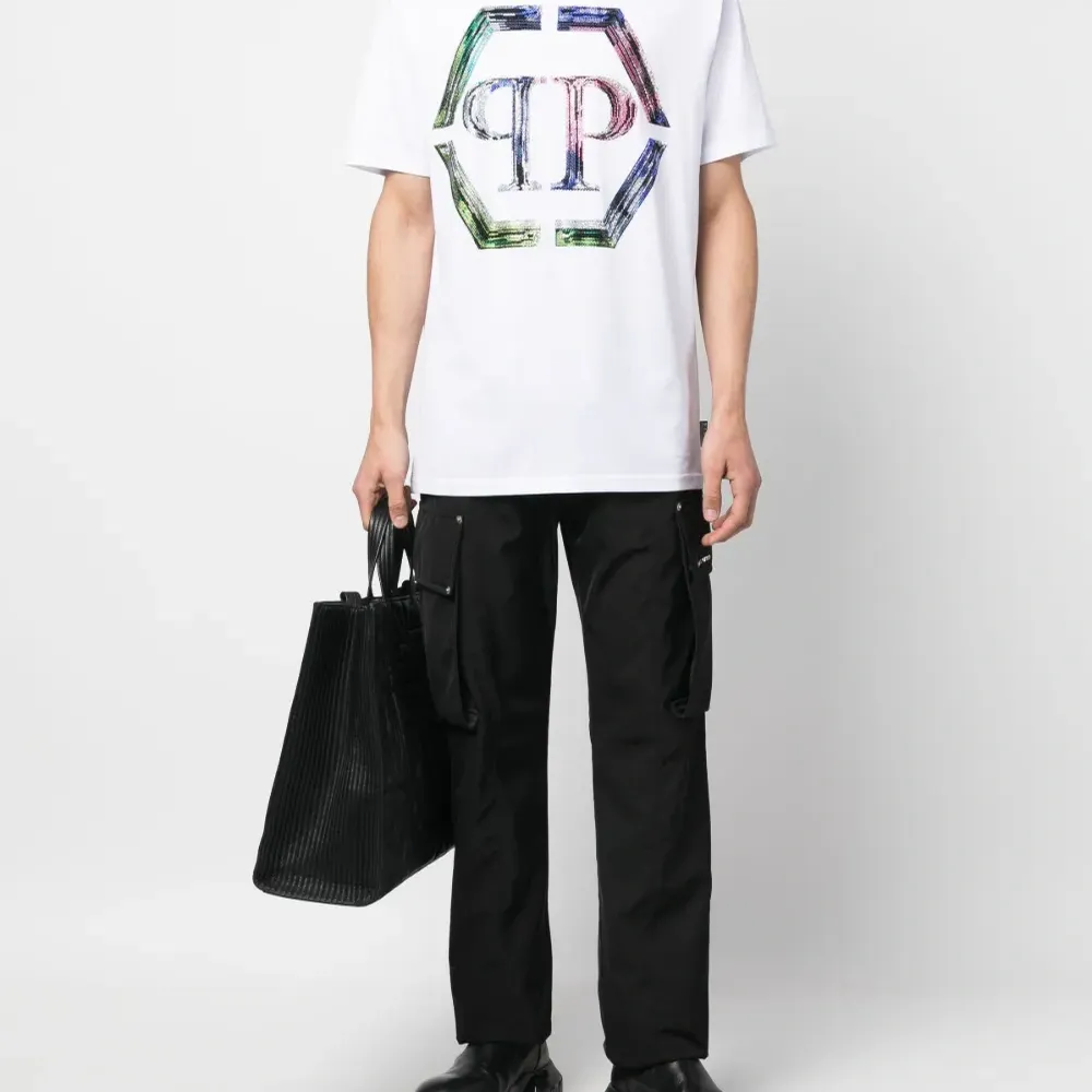 Футболка с логотипом