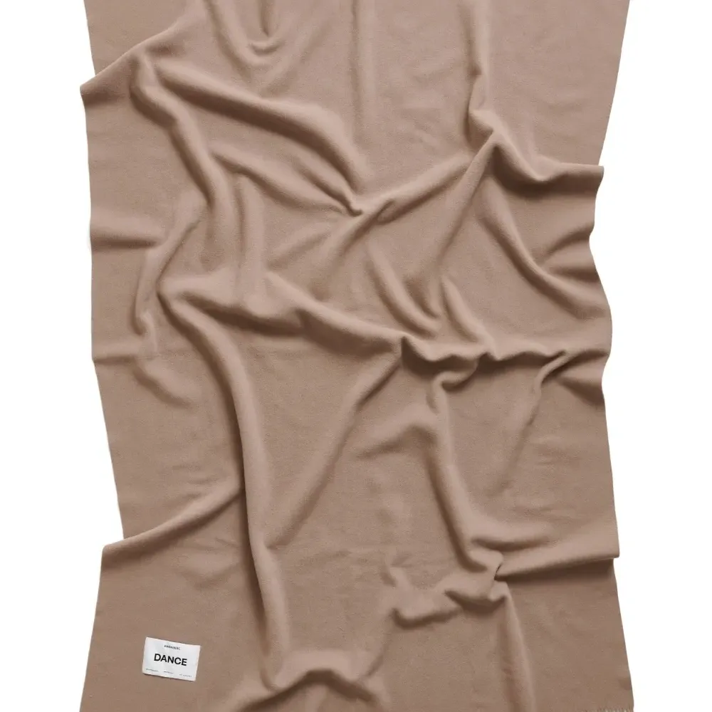 Одеяло из вирджинской шерсти с нашивкой-логотипом