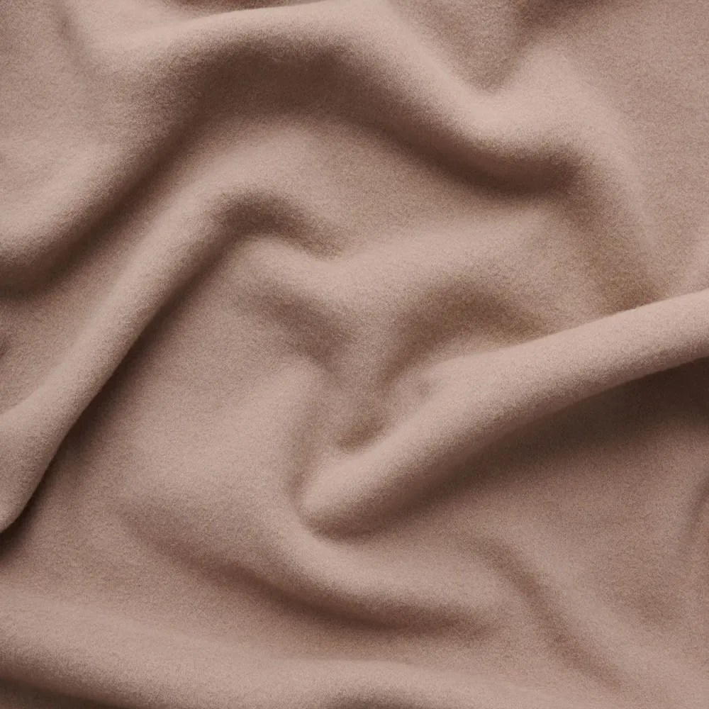 Одеяло из вирджинской шерсти с нашивкой-логотипом