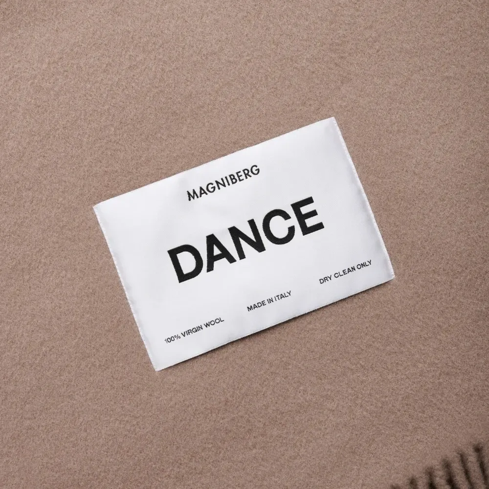 Одеяло из вирджинской шерсти с нашивкой-логотипом