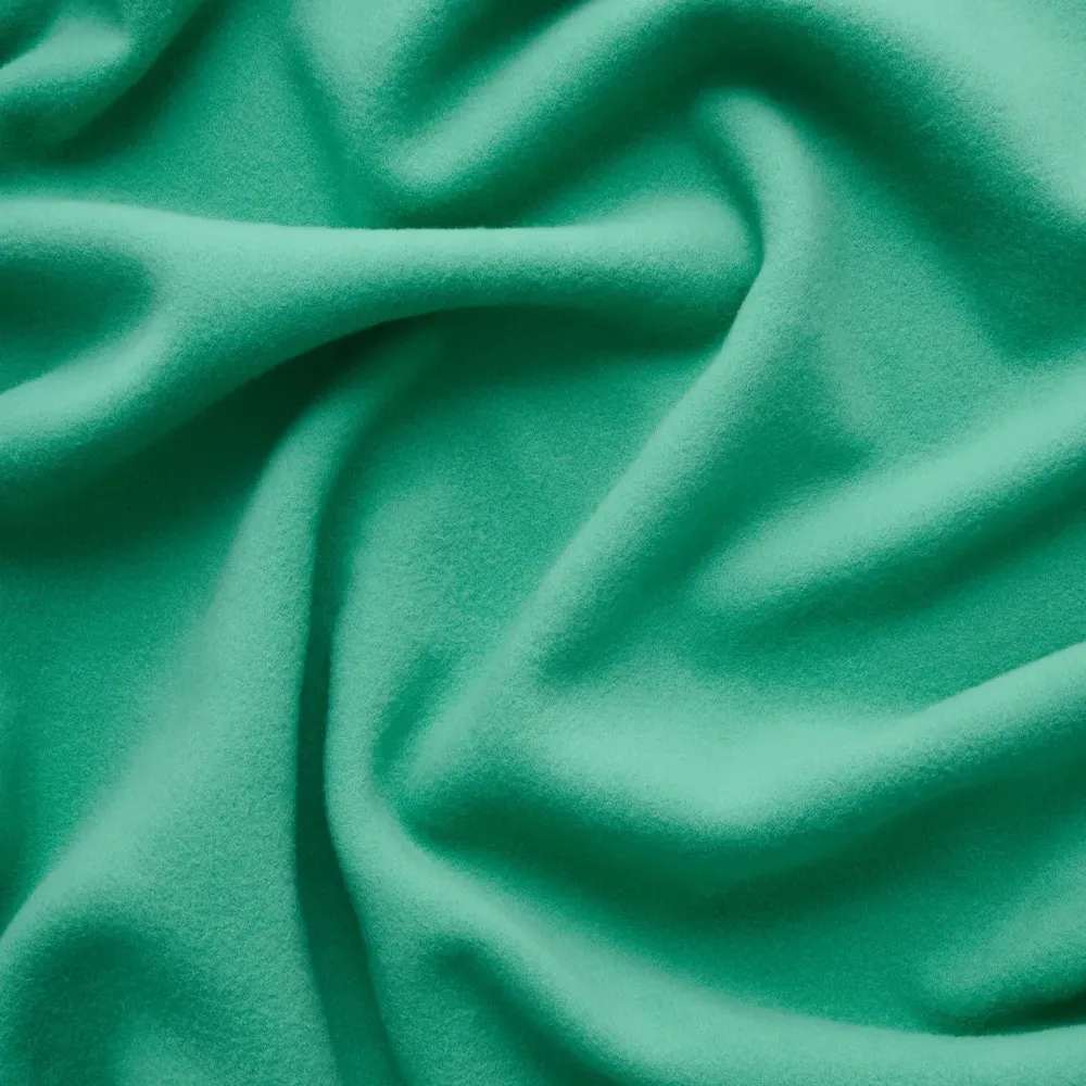 Одеяло из вирджинской шерсти с нашивкой-логотипом