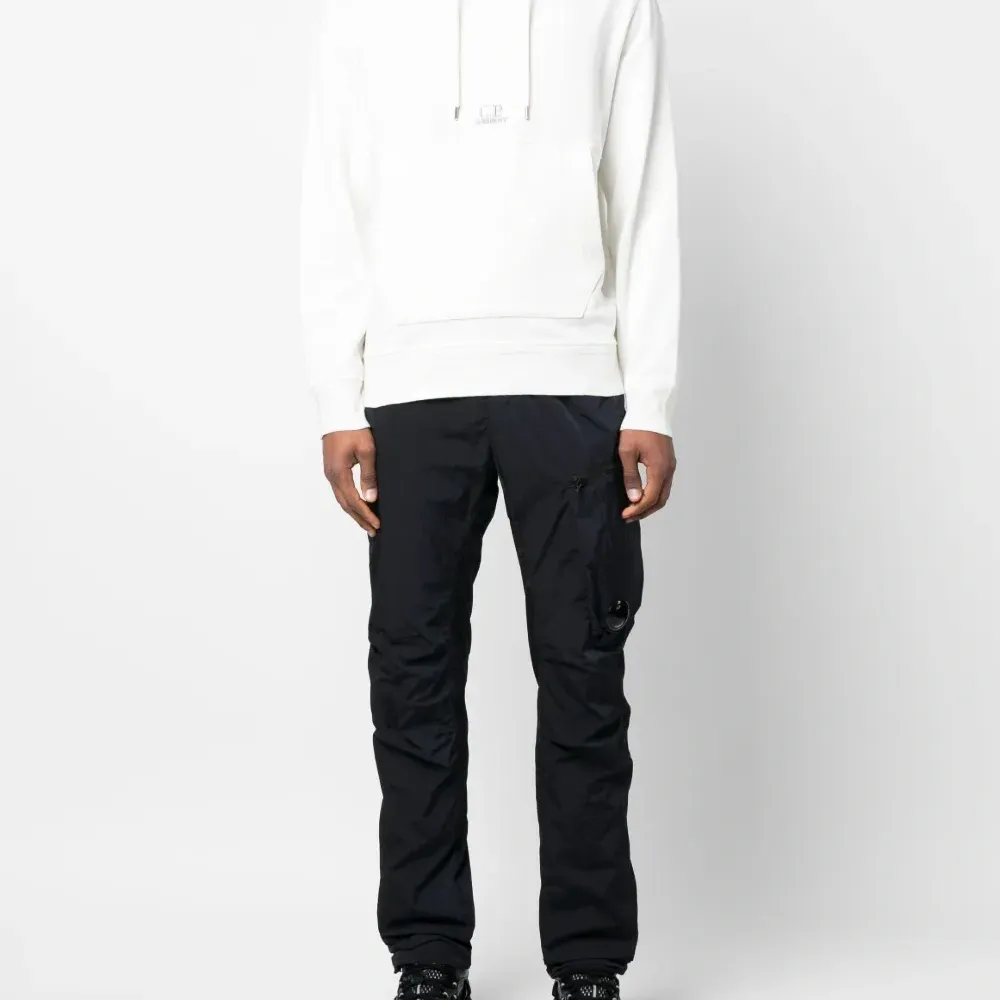 Худи с вышитым логотипом