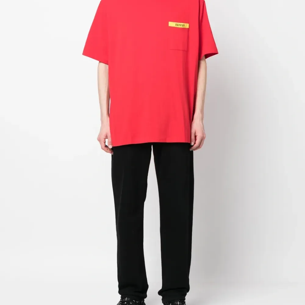 Футболка с логотипом