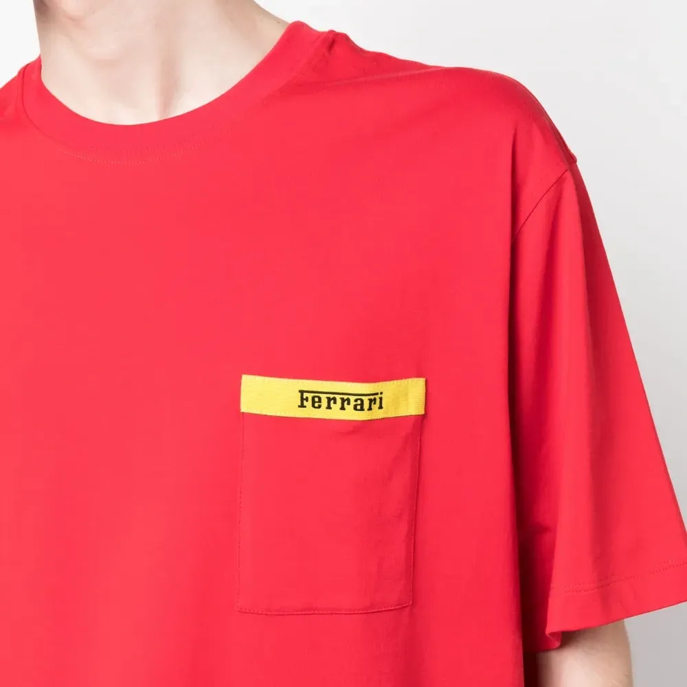 Футболка с логотипом