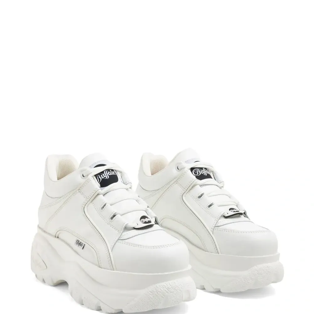 Массивные кроссовки Classic Low