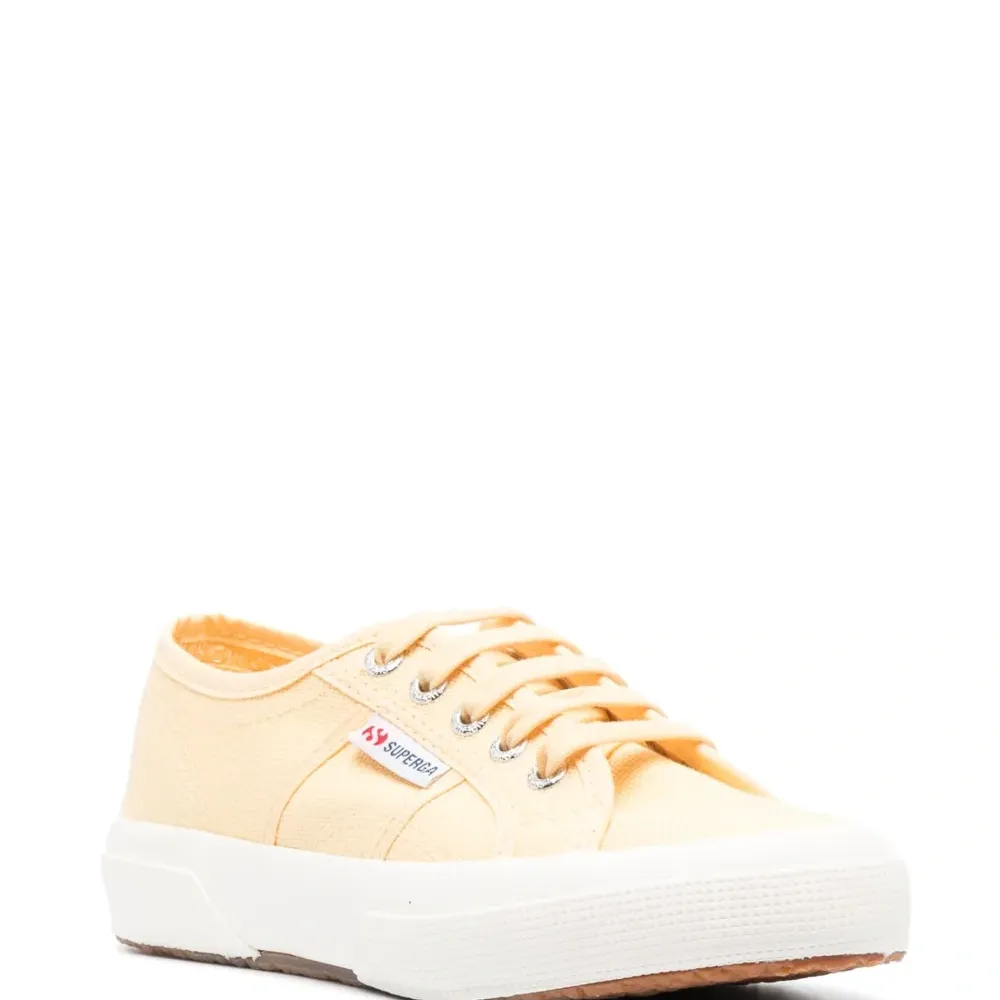 Кеды из канваса