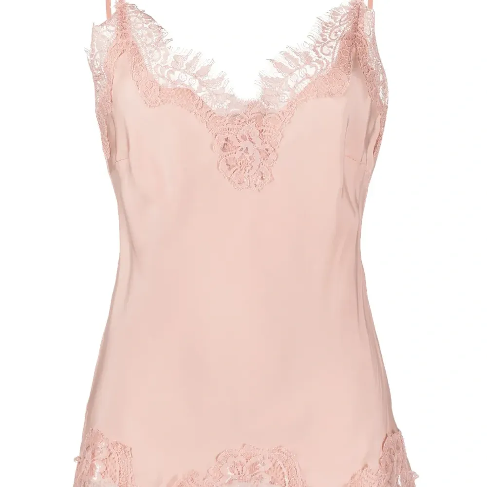 Топ с кружевной отделкой