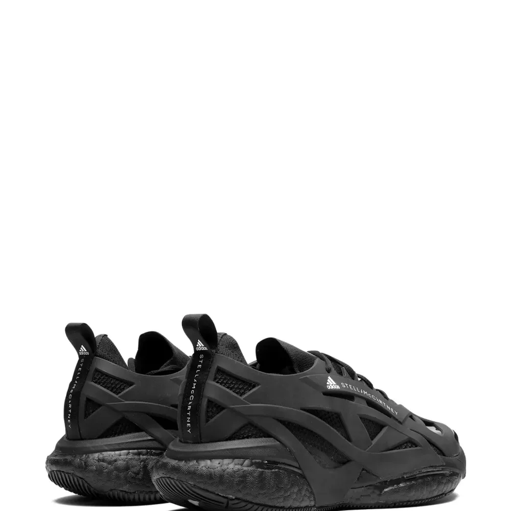 Кроссовки Solarglide из коллаборации с Stella McCartney