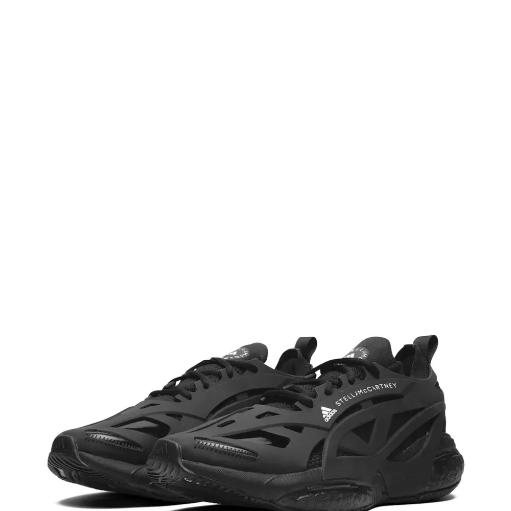 Кроссовки Solarglide из коллаборации с Stella McCartney