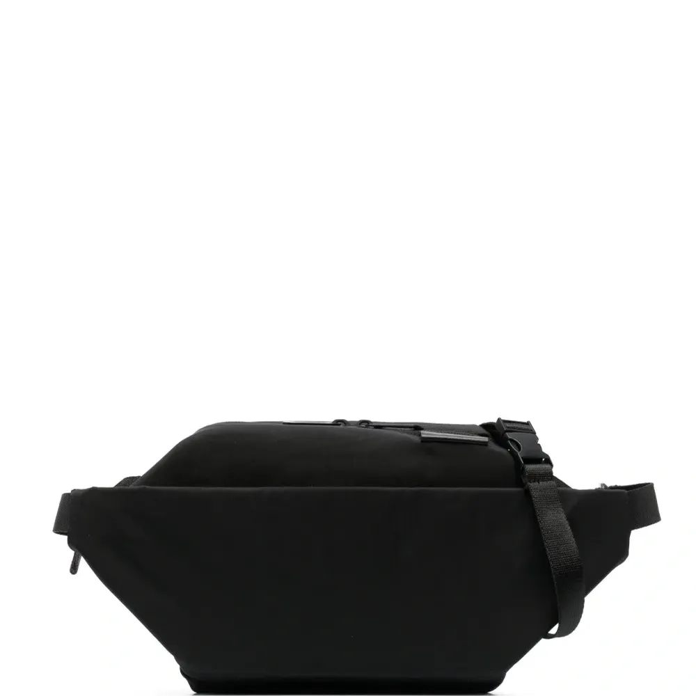 Маленькая поясная сумка Isarau Smooth