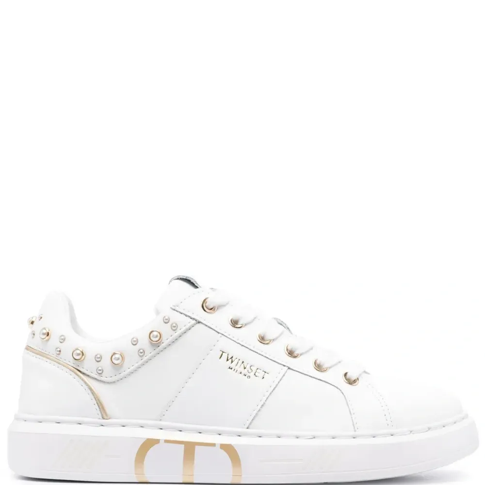 Декорированные кроссовки