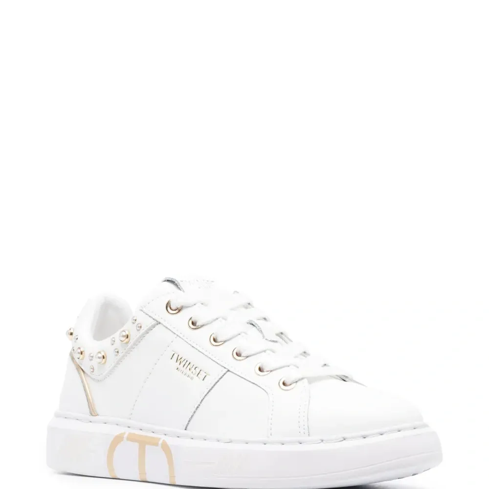 Декорированные кроссовки