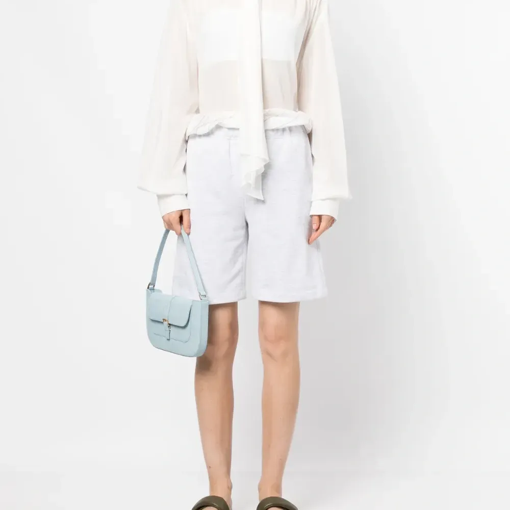 Спортивные шорты