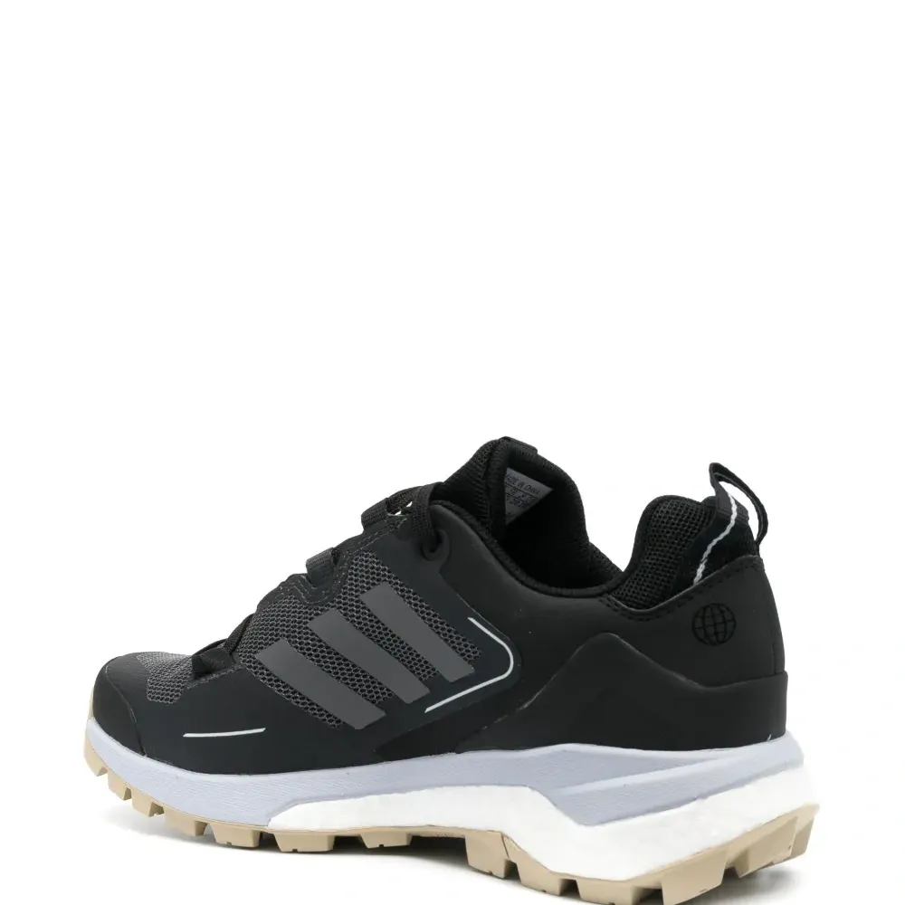 Кроссовки со вставками