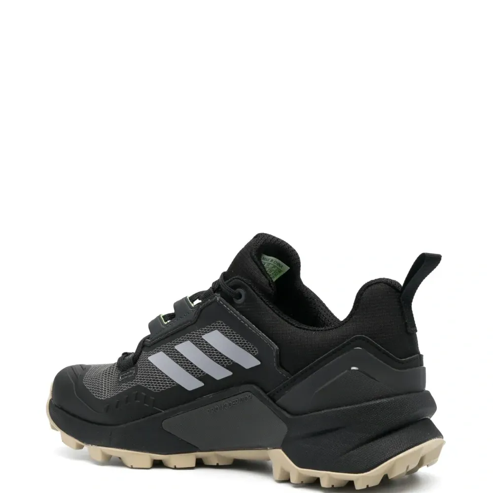 Кроссовки со вставками