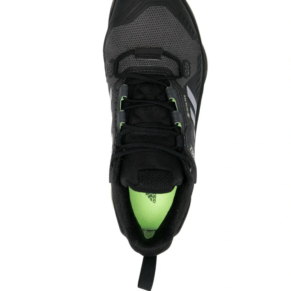 Кроссовки со вставками