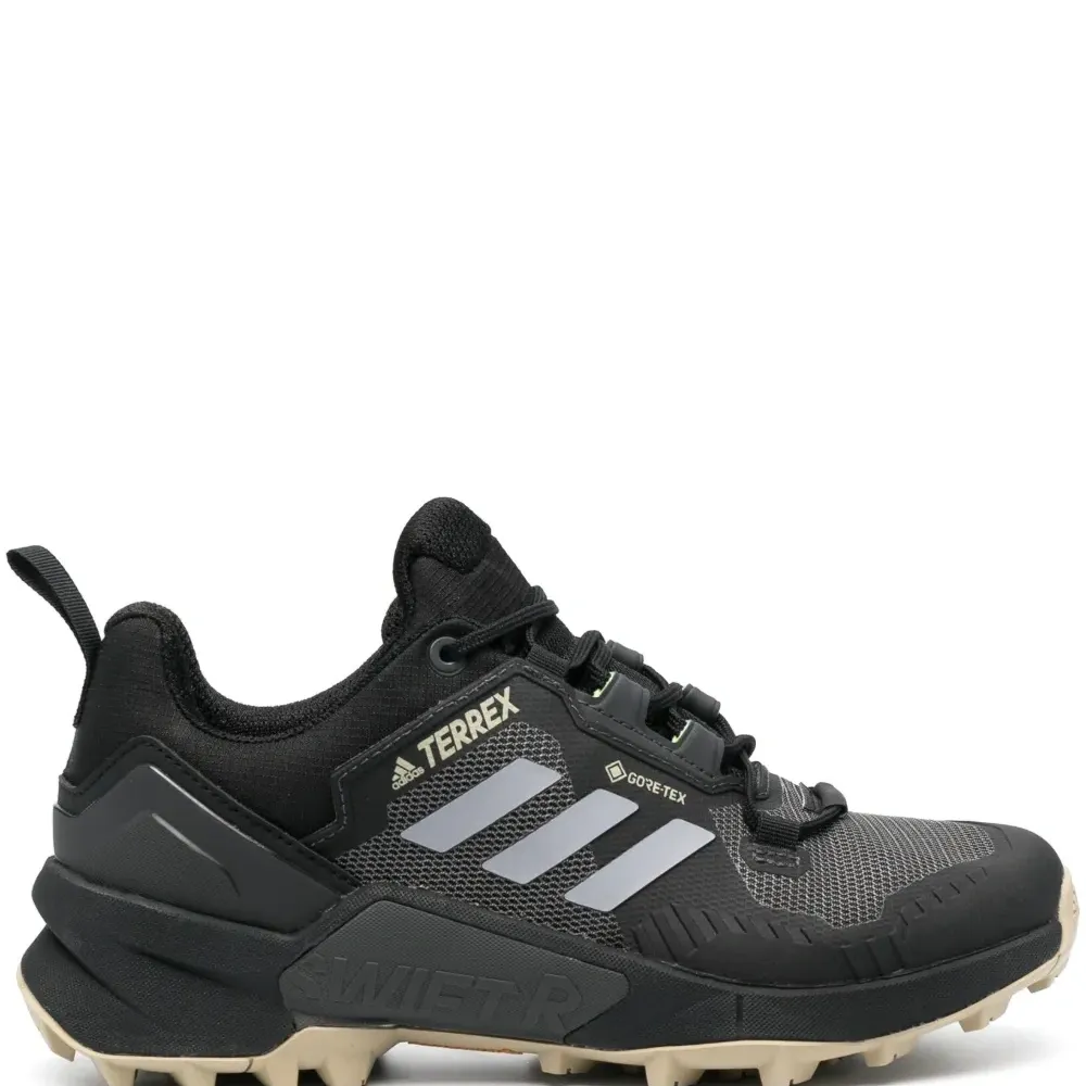 Кроссовки со вставками