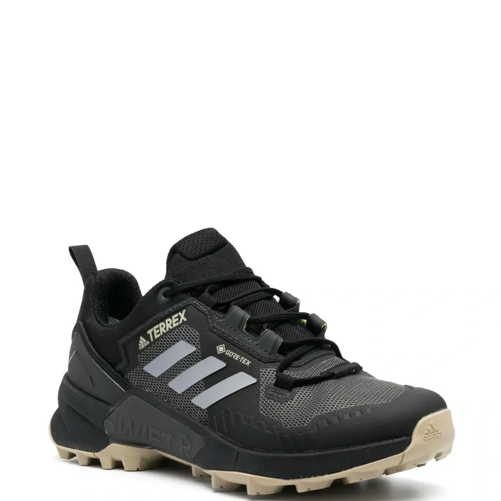 Кроссовки со вставками