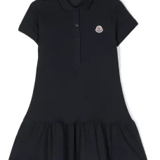 Платье с воротником поло и нашивкой-логотипом