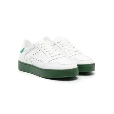 Кроссовки на шнуровке