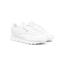 Кроссовки на шнуровке