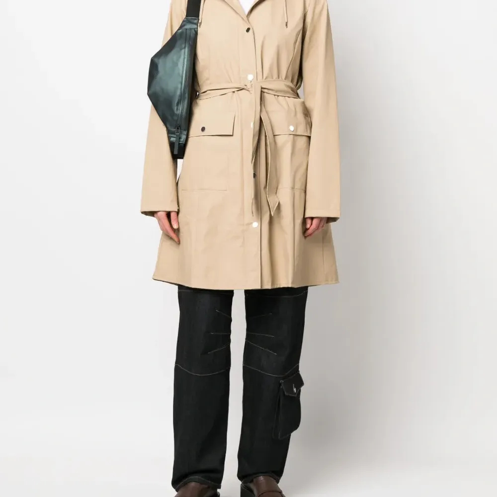 Плащ с капюшоном и поясом