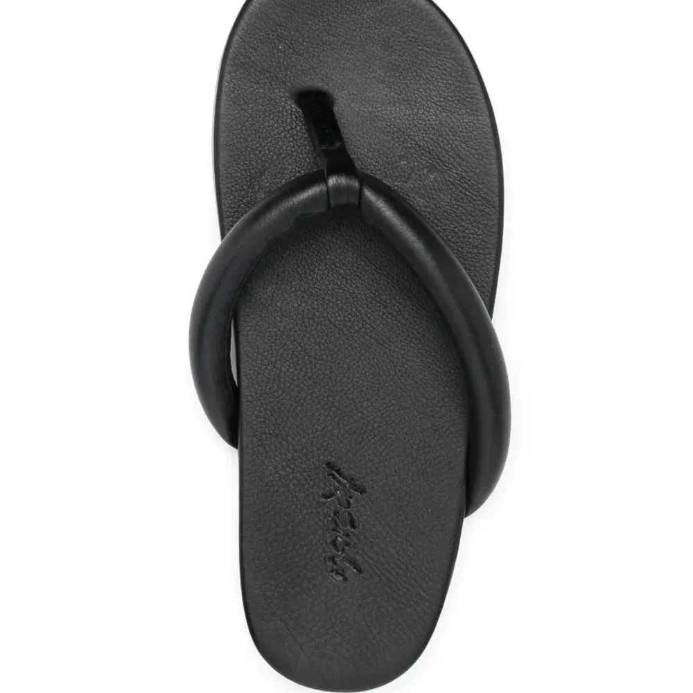 Однотонные шлепанцы