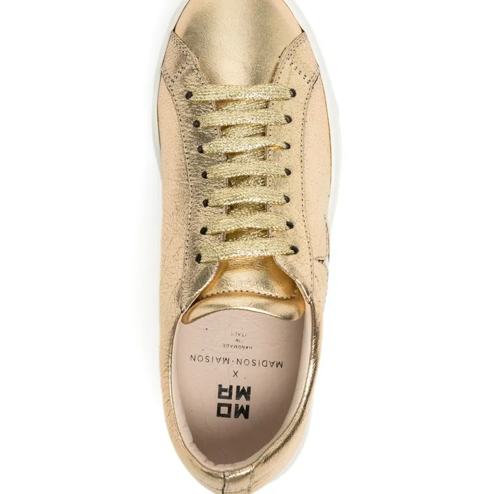 Кроссовки из коллаборации с Madison Maison