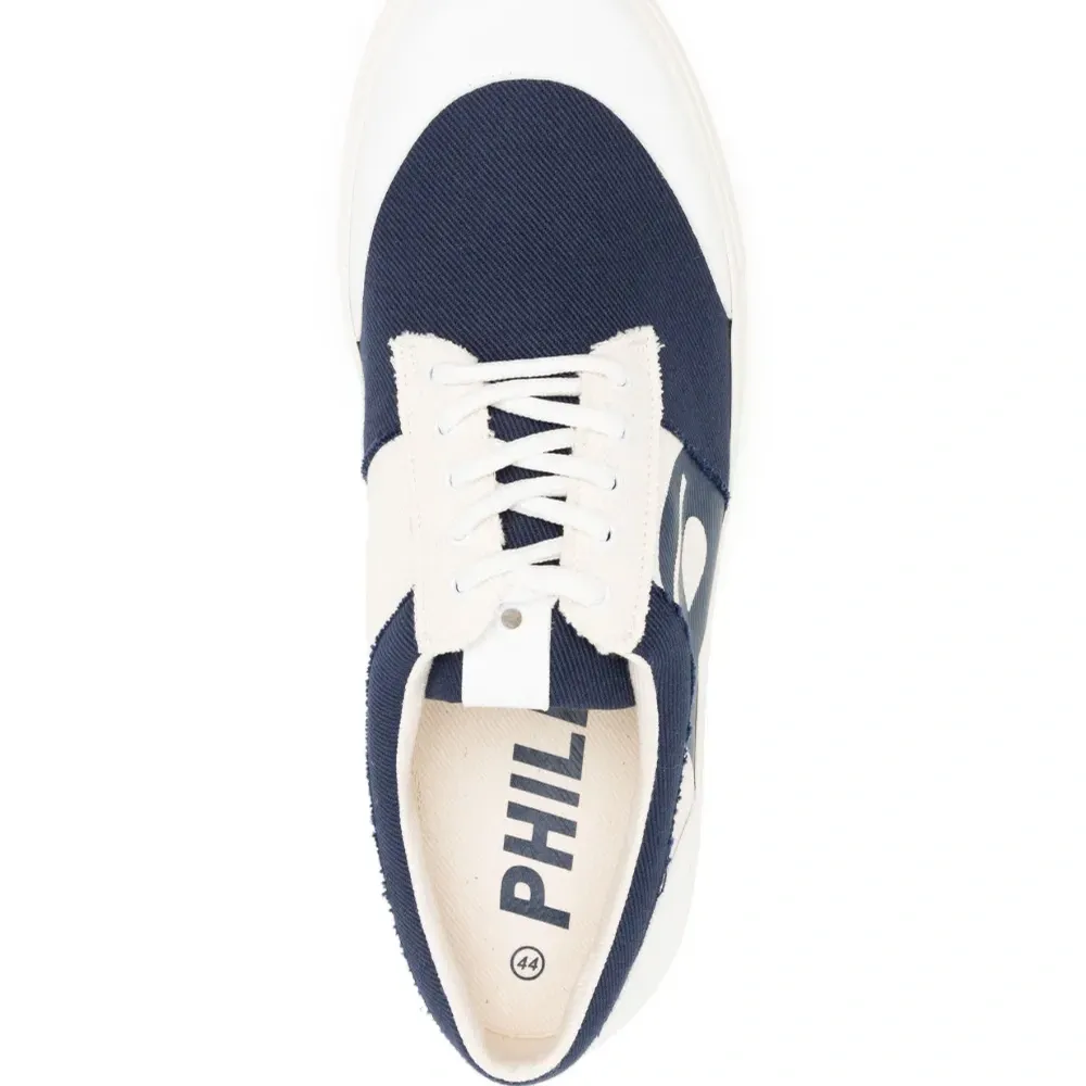 Кроссовки с логотипом