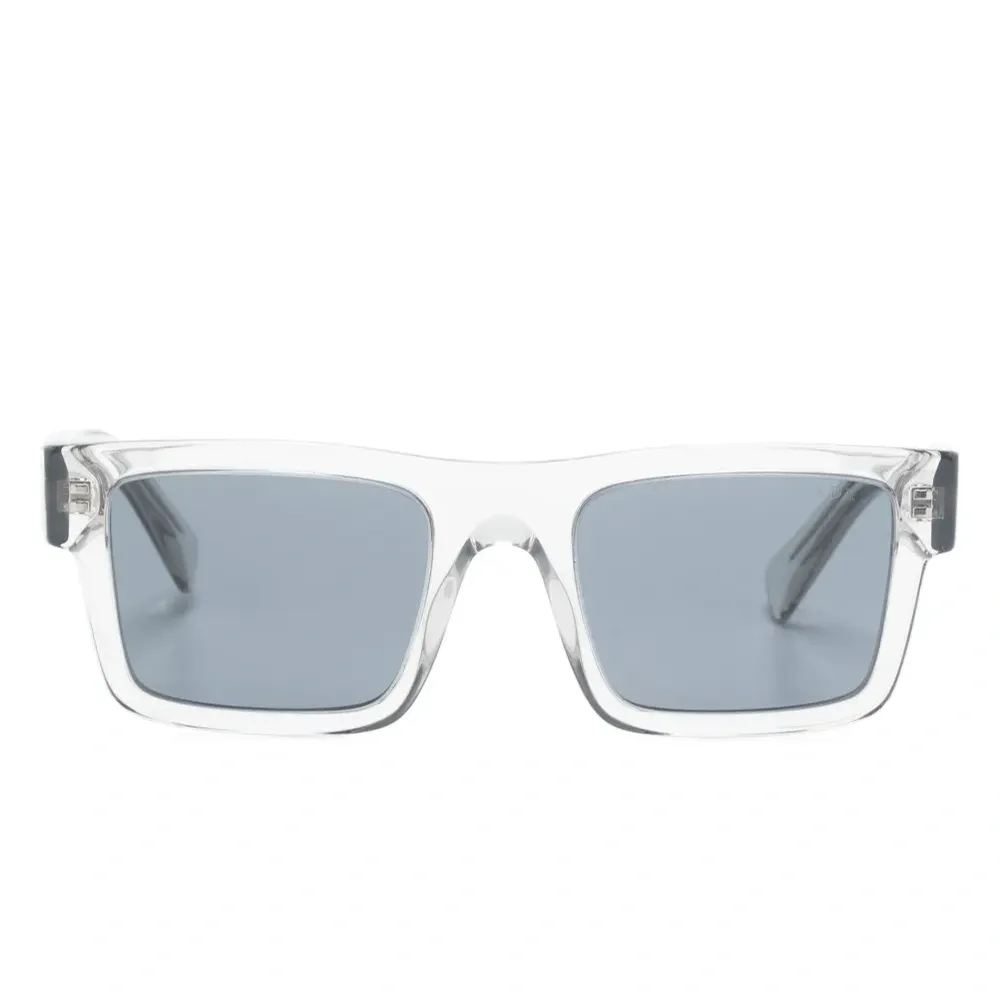 Очки в квадратной оправе