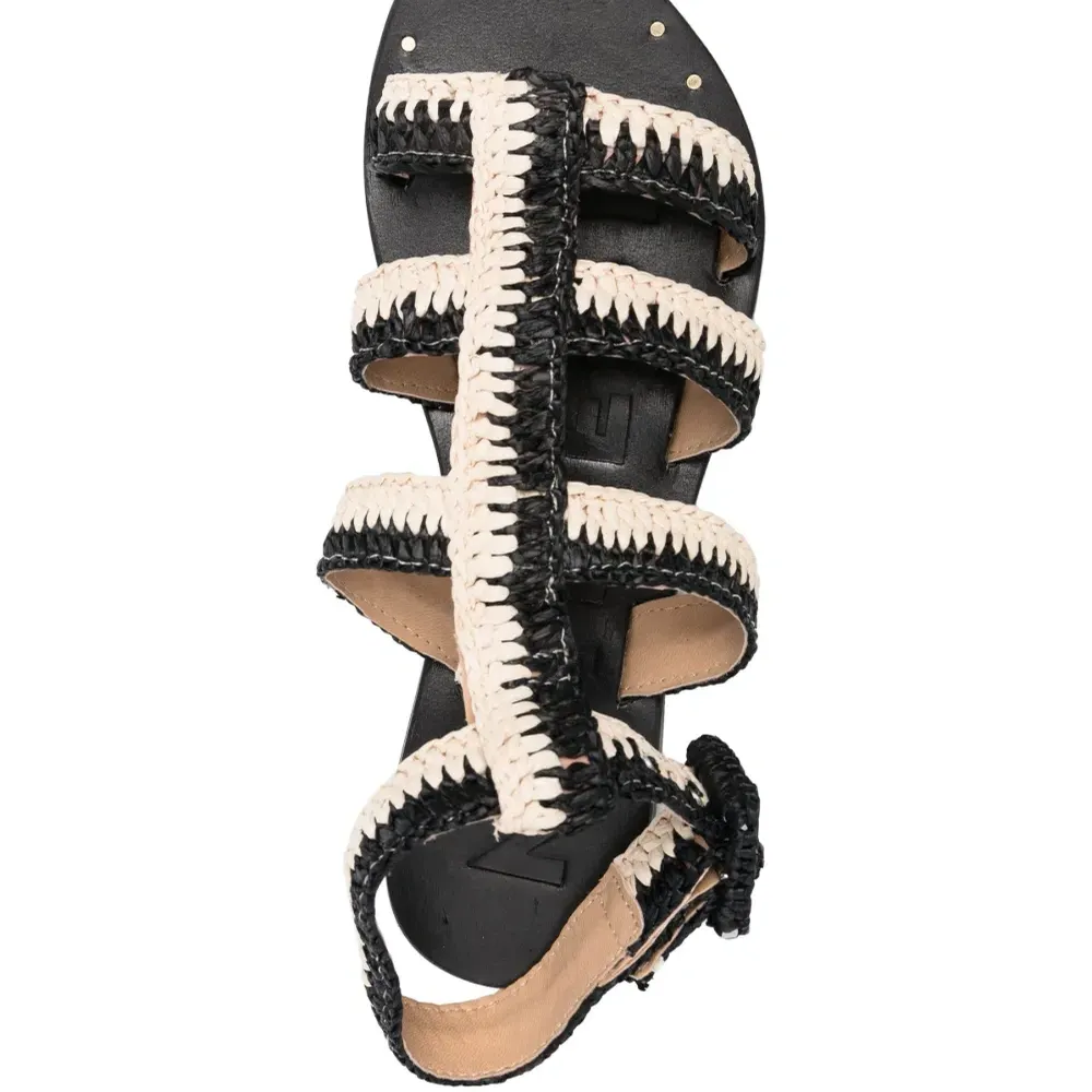 Сандалии с плетеными ремешками