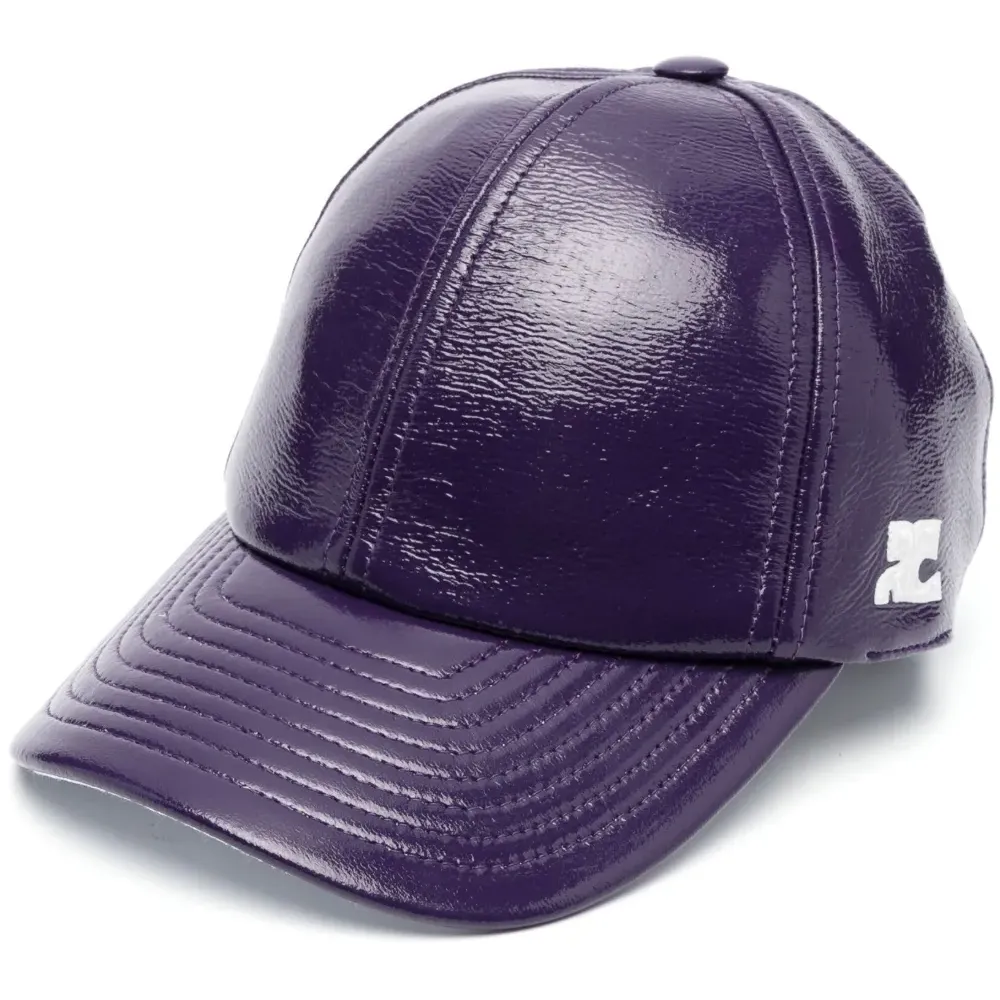 Бейсболка с нашивкой-логотипом